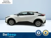 Usata Toyota C-HR Active 140 CV (102 kW) 2024 Bianco pastello SUV