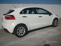 Usata Kia Rio EX 86 CV (63 kW) 2011 Bianco Berlina