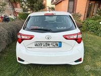 Usata Toyota Yaris 69 CV (50 kW) 2017 Bianco Berlina