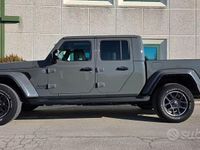 Usata Jeep Gladiator Overland 264 CV (194 kW) 2023 Grigio Pick-up