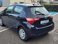 Usata Toyota Yaris Hybrid Cool 73 CV (53 kW) 2019 Blu Berlina