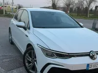 Usata VW Golf VIII R-line 150 CV (110 kW) 2021 Bianco Utilitaria