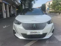 Usata Peugeot 2008 GT 56 kW (77 CV) 2023 Bianco SUV