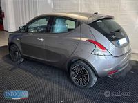 Usata Lancia Ypsilon Gold 70 CV (51 kW) 2023 Grigio metallizzato Utilitaria
