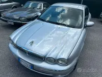 Usata Jaguar X-type 130 CV (95 kW) 2004 Grigio Berlina