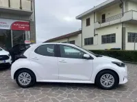 Usata Toyota Yaris Hybrid Active 92 CV (67 kW) 2023 Bianco Berlina