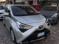 Usata Toyota Aygo Connect Style 72 CV (52 kW) 2021 Argento Utilitaria