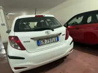 Usata Toyota Yaris 69 CV (50 kW) 2013 Bianco Utilitaria