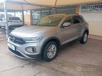 Usata VW T-Roc Life 150 CV (110 kW) 2024 Grigio SUV