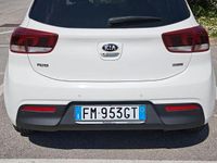 Usata Kia Rio 101 CV (74 kW) 2017 Bianco Berlina