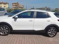 Używany Kia Stonic Style 84 KM (61 kW) 2023 Biały SUV