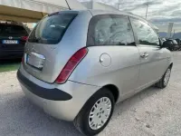 Usata Lancia Ypsilon 69 CV (50 kW) 2004 Argento Utilitaria