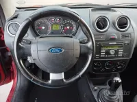 Usata Ford Fiesta 68 CV (50 kW) 2007 Rosso Utilitaria
