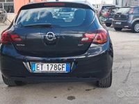 Usata Opel Astra Cosmo 110 CV (80 kW) 2013 Nero Berlina