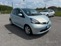 Usado Toyota Aygo 68 HP (50 kW) 2007 Azul Citadino