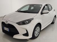 Usata Toyota Yaris Hybrid Active 92 CV (67 kW) 2025 Bianco Berlina
