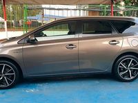 Begagnad Toyota Auris Hybrid 99 HK (72 kW) 2017 Grå Kombi