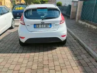 Usata Ford Fiesta 97 CV (71 kW) 2013 Bianco Utilitaria
