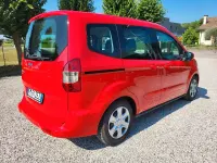 Usata Ford Tourneo Courier Sport 75 CV (55 kW) 2017 Rosso Monovolume