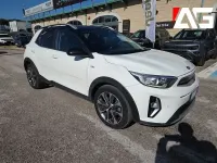 Usado Kia Stonic Style 120 CV (88 kW) 2021 Blanco SUV
