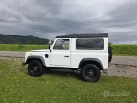 Usata Land Rover Defender 86 CV (63 kW) 1989 Bianco SUV
