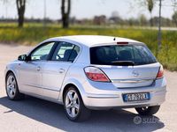 Usata Opel Astra 101 CV (74 kW) 2005 Grigio Berlina