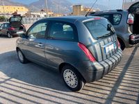 Usado Lancia Ypsilon 69 HP (50 kW) 2006 Cinzento Citadino