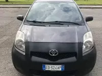 Usata Toyota Yaris 69 CV (50 kW) 2010 Grigio Utilitaria