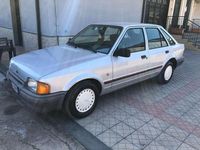 Usata Ford Escort 60 CV (44 kW) 1987 Grigio Berlina