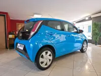Usata Toyota Aygo X-play 69 CV (50 kW) 2016 Blu/azzurro Utilitaria