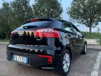 Usado Kia Rio Active 75 HP (55 kW) 2017 Preto Sedan