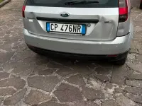 Usata Ford Fiesta 68 CV (50 kW) 2004 Grigio Utilitaria