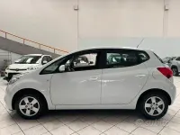 Usata Kia Venga Active 90 CV (66 kW) 2015 Bianco Utilitaria