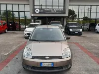 Usata Ford Fiesta Ambiente 75 CV (55 kW) 2003 Grigio Utilitaria