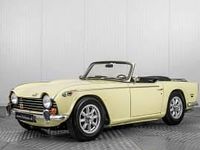 Usata Triumph TR 250 107 CV (78 kW) 1968 Giallo Cabrio