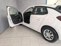 Usado Opel Corsa Edition 75 HP (55 kW) 2022 Branco Sedan