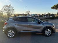 Usata Renault Captur Intens 145 CV (106 kW) 2022 Grigio cassiopea SUV