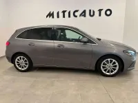 Usata Mercedes B200 150 CV (110 kW) 2019 Grigio Utilitaria