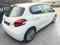Usata Peugeot 208 Allure 75 CV (55 kW) 2016 Bianco Utilitaria