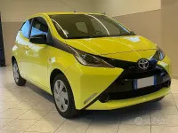 Usata Toyota Aygo 69 CV (50 kW) 2017 Giallo Utilitaria