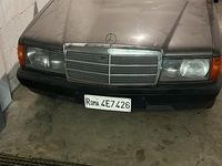 Usata Mercedes 190 122 CV (89 kW) 1984 Grigio Berlina