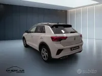 Usata VW T-Roc R-line 150 CV (110 kW) 2023 Giallo SUV