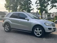 Usata Mercedes ML320 224 CV (164 kW) 2006 Grigio SUV
