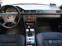 Begagnad Mercedes E200 1992 Sedan