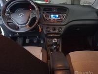 Usata Hyundai i20 75 CV (55 kW) 2015 Bianco Berlina