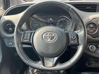 Usata Toyota Yaris Hybrid Active 101 CV (74 kW) 2018 Bianco Berlina