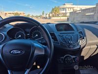 Usata Ford Fiesta 75 CV (55 kW) 2015 Bianco Berlina