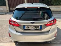 Usado Ford Fiesta 86 HP (63 kW) 2018 Cinzento Citadino