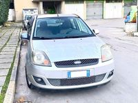 Usata Ford Fiesta Titanium 68 CV (50 kW) 2005 Argento Utilitaria