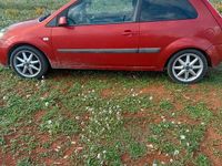 Usata Ford Fiesta 90 CV (66 kW) 2006 Rosso Utilitaria
